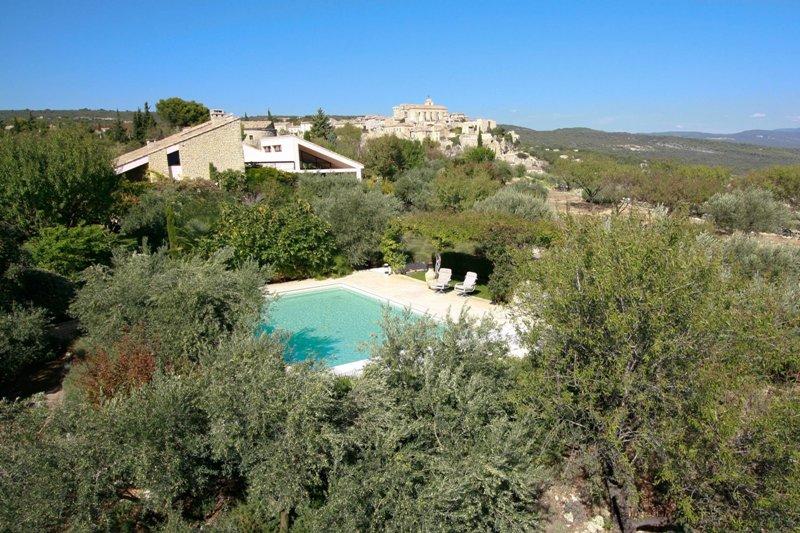 Gordes, exceptionnelle maison contemporaine avec vue, jardin paysager